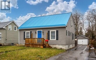 22 Parker St in Belleville, ON - Building Photo