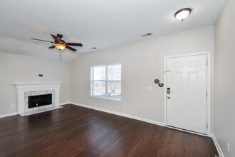 306 Hank Aaron Cove in La Vergne, TN - Building Photo - Building Photo