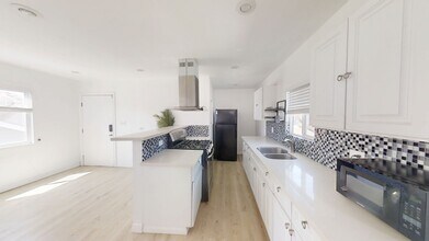3629 Marmion Way in Los Angeles, CA - Building Photo - Building Photo