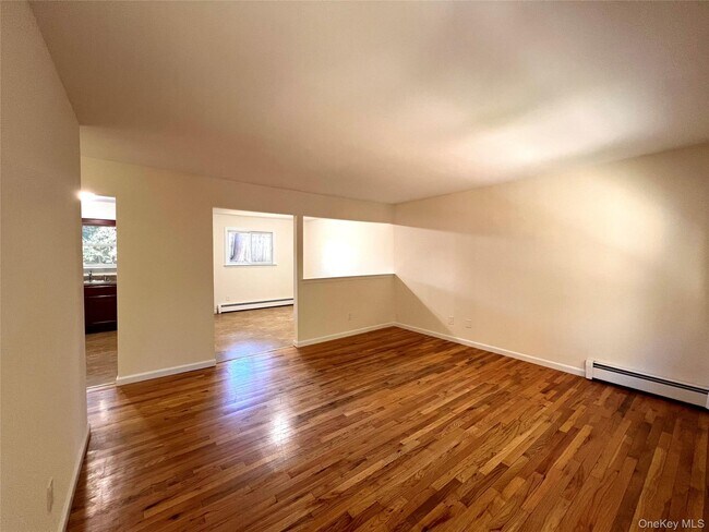 22 Williams St in East Northport, NY - Building Photo - Building Photo