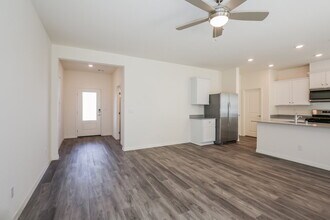 1717 Desert Path Ave in North Las Vegas, NV - Building Photo - Building Photo
