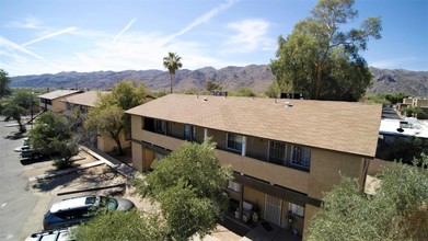 723 E Hazel Dr in Phoenix, AZ - Foto de edificio - Building Photo