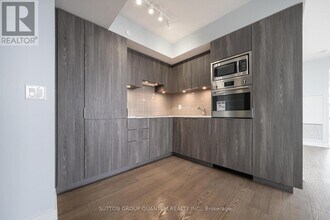 11-4111 Wellesley St W in Toronto, ON - Building Photo - Building Photo