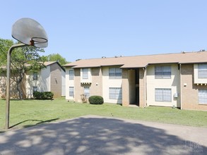 Longview Square in Longview, TX - Building Photo - Building Photo