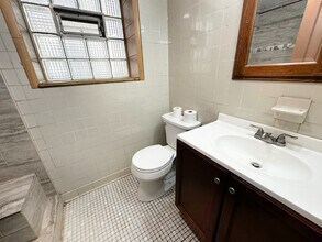 2738 W Winnemac Ave in Chicago, IL - Building Photo - Building Photo