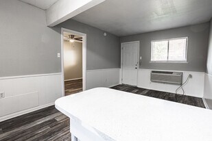 122 Harmon Rd in Hurst, TX - Building Photo