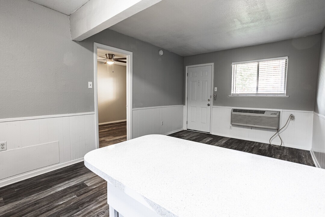 122 Harmon Rd in Hurst, TX - Building Photo