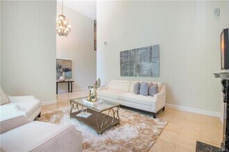 13045 Greenleaf St in Studio City, CA - Foto de edificio - Building Photo