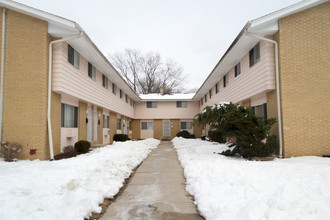 Silver Spring Apartments in Milwaukee, WI - Building Photo - Building Photo