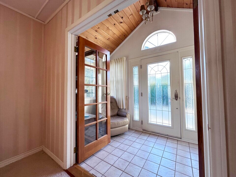 7445 Orion Ave in Van Nuys, CA - Building Photo