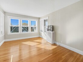 19 Stearns Ave, Unit 2 in Medford, MA - Building Photo