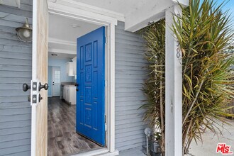 2738 Cloverdale Ave in Los Angeles, CA - Building Photo - Building Photo