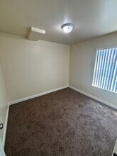 113 W 104th St in Los Angeles, CA - Foto de edificio - Building Photo