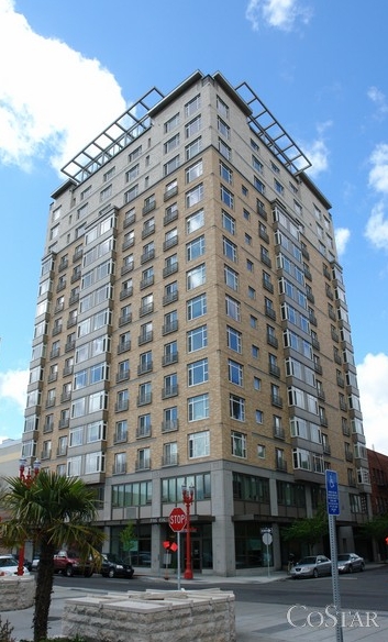 Pacific Tower Apartments in Portland, OR - Building Photo