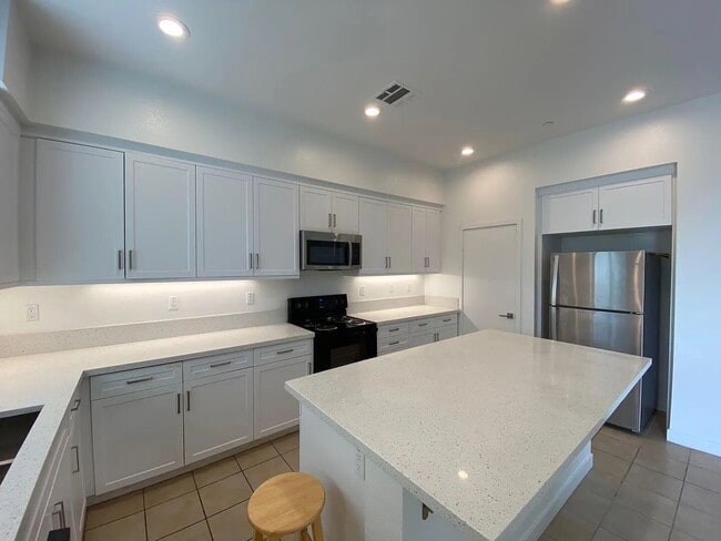 property at 576 Asilomar Wy