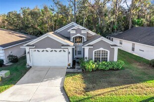 411 Ridge View Dr in Davenport, FL - Building Photo