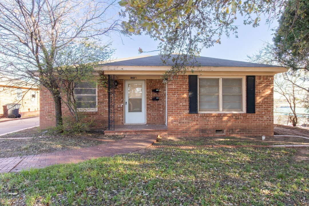 3206 9th St in Wichita Falls, TX - Building Photo