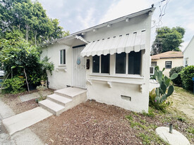 14210 Sylvan St, Unit 3 in Van Nuys, CA - Building Photo