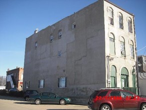 139 W Railroad St in Earlville, IL - Building Photo - Building Photo