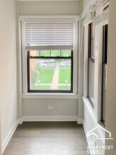 5059 N Damen Ave, Unit 2E in Chicago, IL - Building Photo - Building Photo