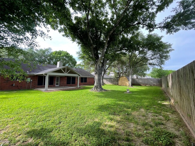 property at 7110 Pembrough Ln