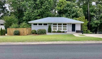 4964 Scenic View Dr in Irondale, AL - Building Photo