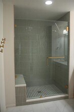 2209 Bettylou Ln in Austin, TX - Foto de edificio - Building Photo