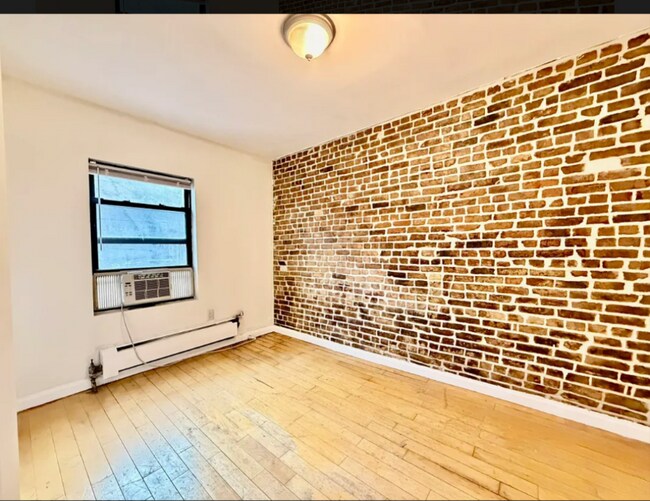 E.3rd E3rd St in New York, NY - Foto de edificio - Building Photo