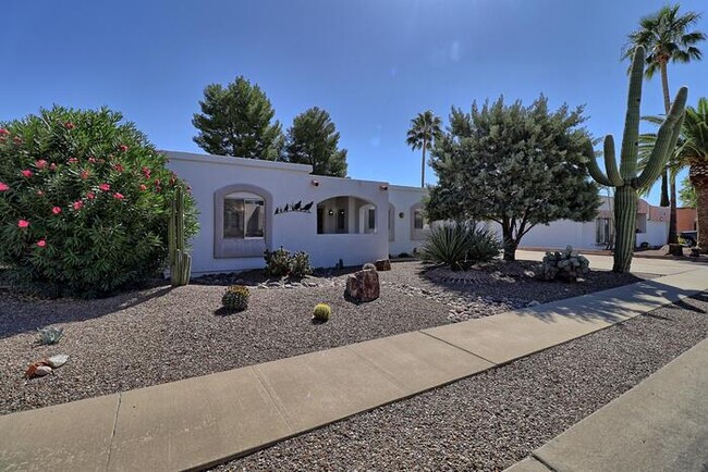 1621 S San Luis in Green Valley, AZ - Foto de edificio - Building Photo