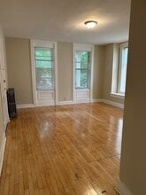 2943 - 2945 N Bartlett Ave in Milwaukee, WI - Foto de edificio - Interior Photo