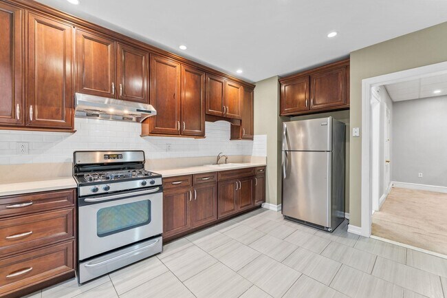 713 15th St in Union City, NJ - Building Photo - Building Photo