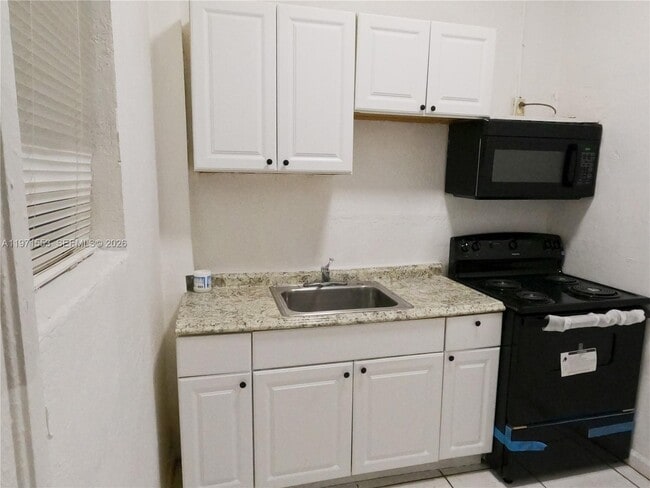 1120 NW 64th St in Miami, FL - Building Photo - Building Photo