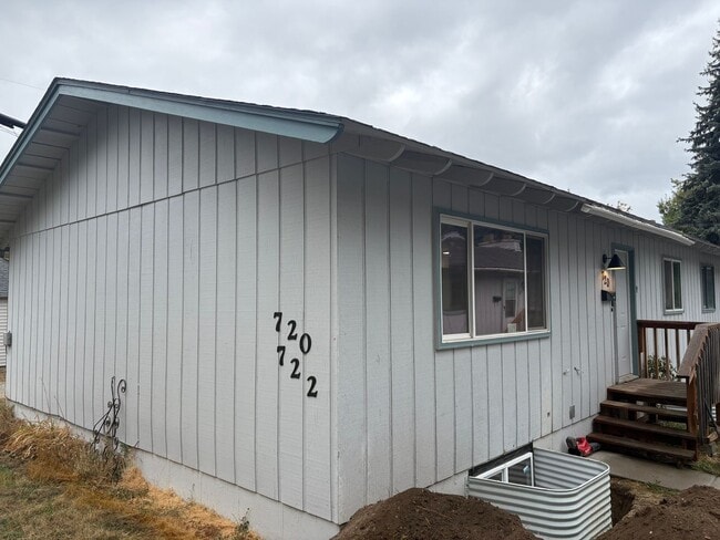 property at 716 N 10th St