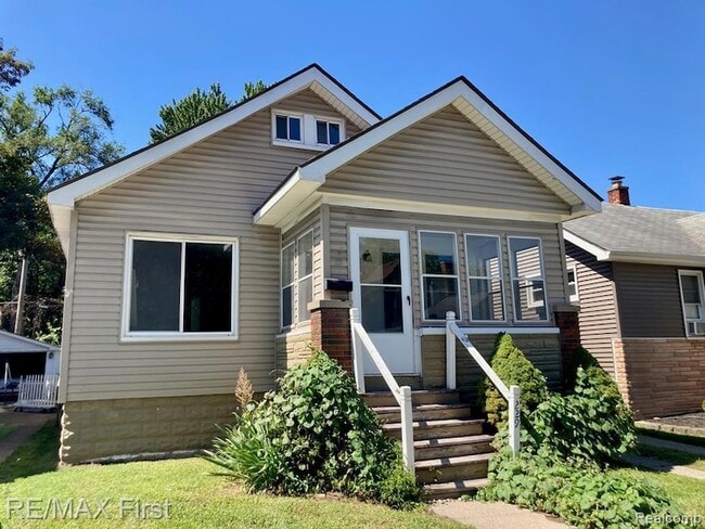 property at 229 Edgewood Pl