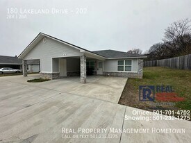 180 Lakeland Dr in Hot Springs, AR - Building Photo