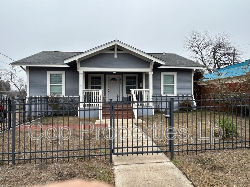 1908 N St Mary's St in San Antonio, TX - Building Photo