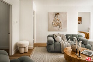 2302-2302 Pisani Pl in Los Angeles, CA - Building Photo