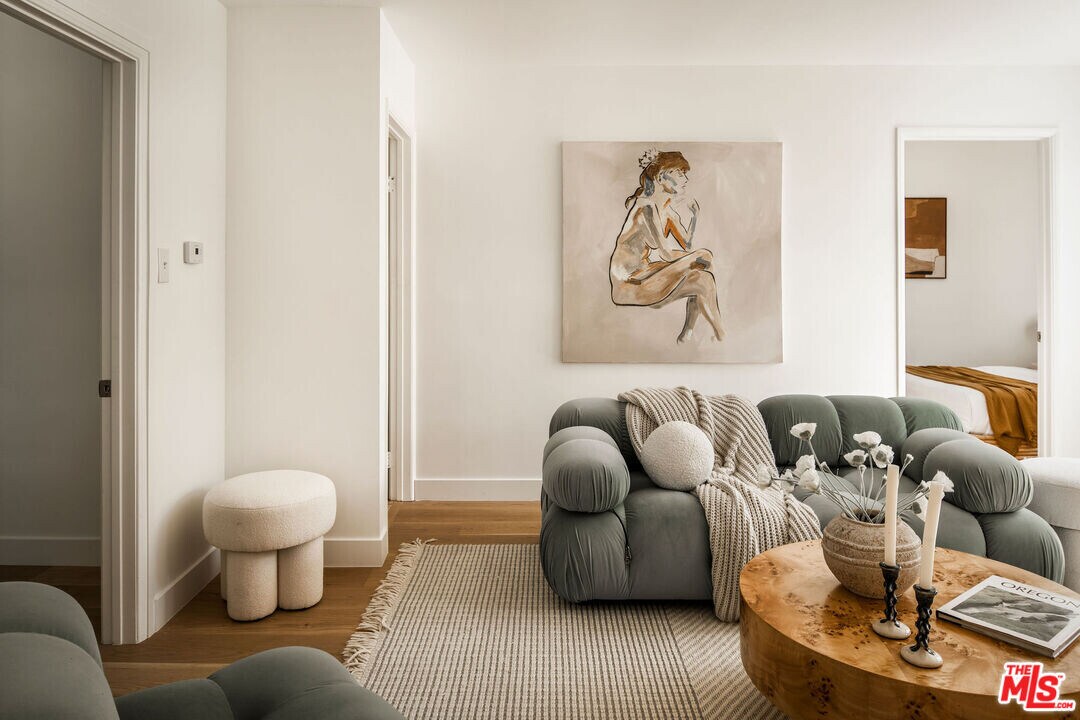 2302-2302 Pisani Pl in Los Angeles, CA - Building Photo