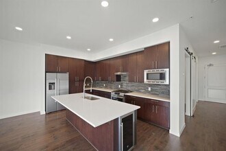 4820 Caroline St in Houston, TX - Building Photo - Building Photo