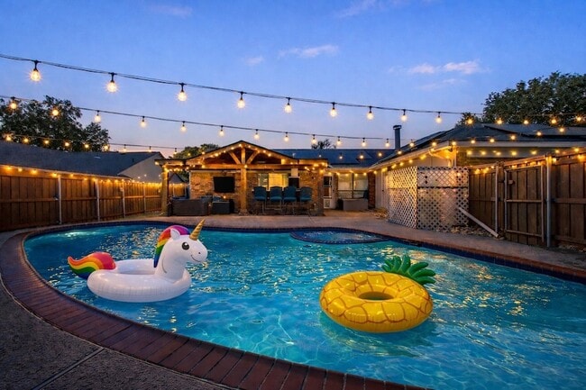 property at 913 Sandhurst Dr