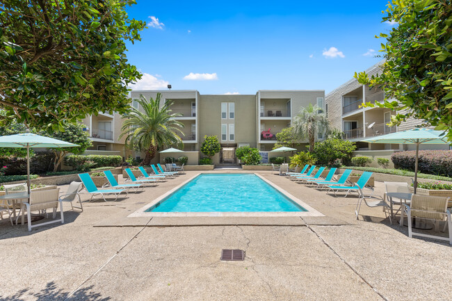 Preston Place in Metairie, LA - Foto de edificio - Building Photo