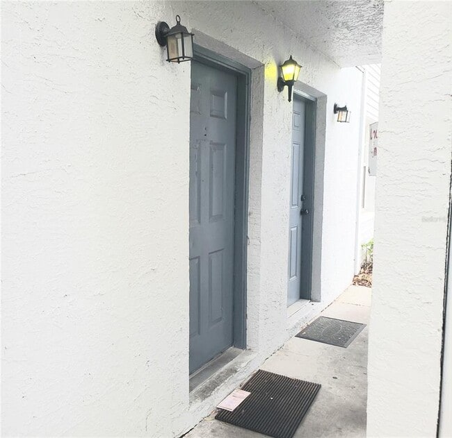 7100 Waterside Dr in Tampa, FL - Building Photo - Building Photo