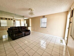 4596 E 8th Ct in Hialeah, FL - Building Photo - Building Photo