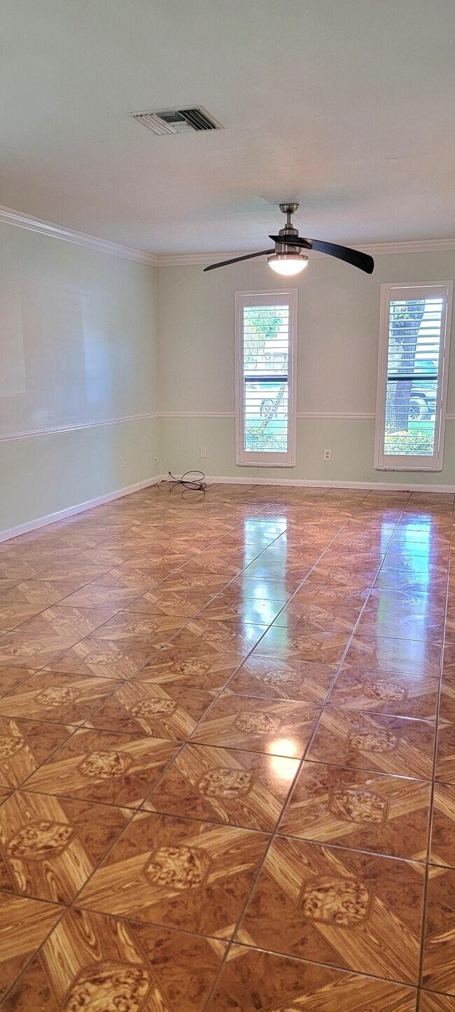 323 Sandtree Dr in Palm Beach Gardens, FL - Building Photo - Building Photo