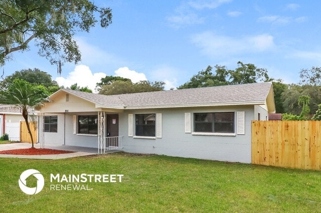 8911 Navajo Ave in Tampa, FL - Foto de edificio - Building Photo