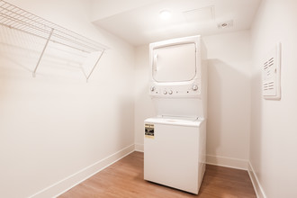 Capitol Place Apartments in Omaha, NE - Building Photo - Interior Photo