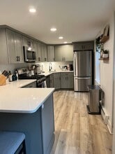 205 Standish Ave, Unit 3 in Plymouth, MA - Building Photo - Building Photo