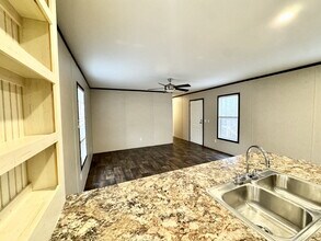 126 Lodge Rd in Pendleton, SC - Foto de edificio - Building Photo