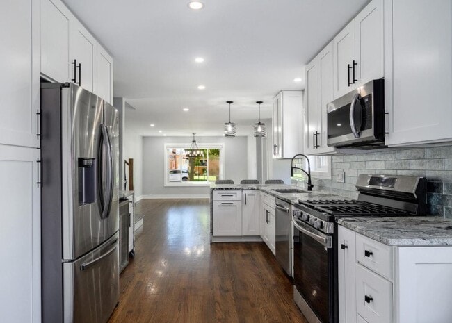 7225 E Prairie Rd in Lincolnwood, IL - Building Photo - Building Photo