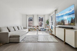 458 Buffalo Ct in West New York, NJ - Building Photo - Building Photo